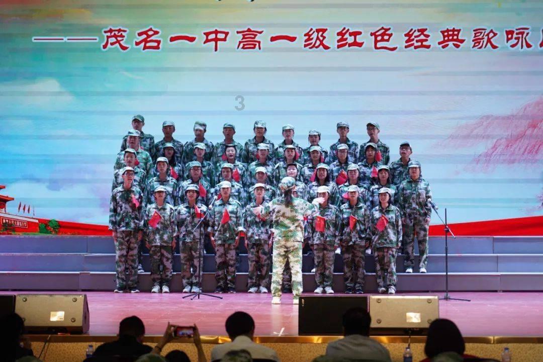47岁的言承旭出席活动，眼神清澈，笑容羞涩一如当年